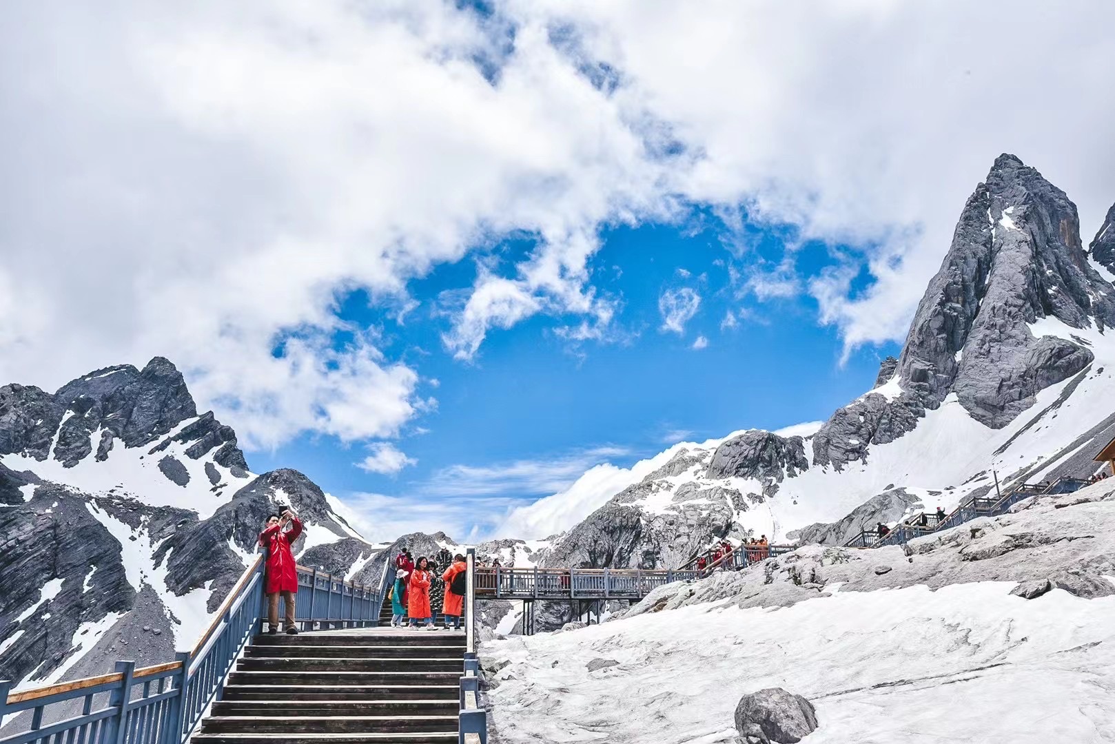 令人震撼的玉龍雪山旅游風(fēng)景區(qū)，風(fēng)景迤邐，美妙絕倫，讓人心之向往！